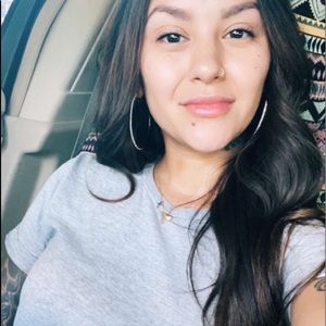 Meet your Posher, Dinora